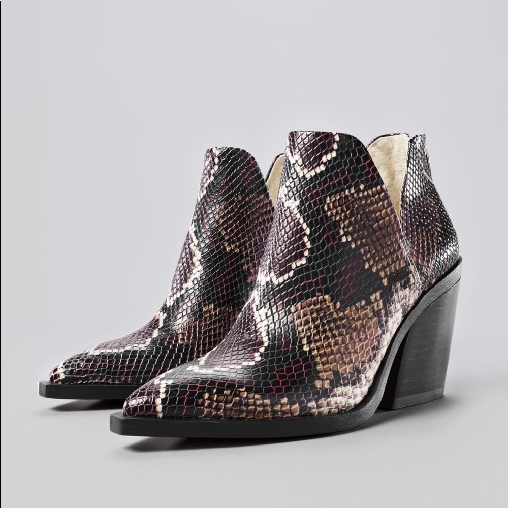 GIGIETTA SNIP-TOE BOOTIE